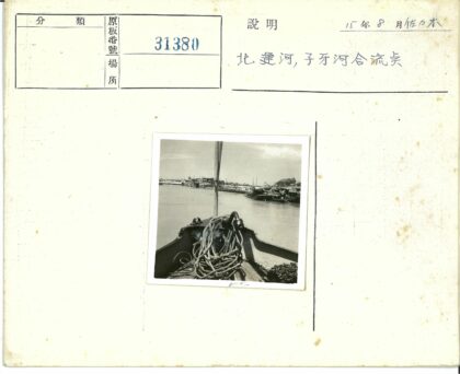 码头船只与绳索甲板俯瞰.jpg