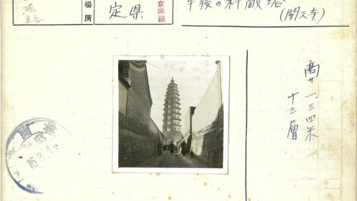 砖墙小巷通往高耸宝塔.jpg