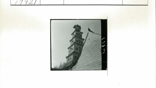 砖墙斜倚高塔晴空树影.jpg