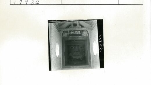 砖墙木梁佛殿内大佛像.jpg