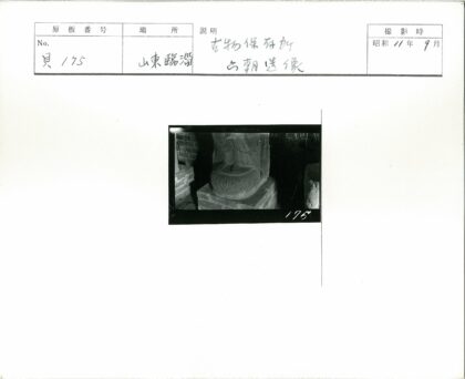 砖墙石雕基座室内场景.jpg