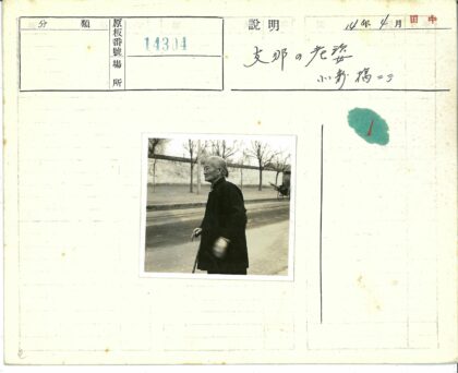砖墙街道黄包车.jpg