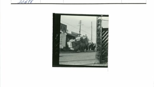 砖房旁满载马车街景.jpg