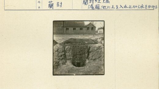 砖房旁石砌小水池.jpg