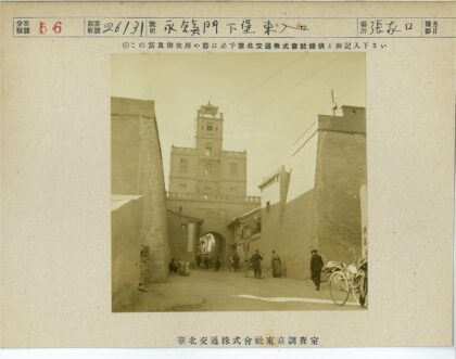 砖房街道与门塔景观.jpg