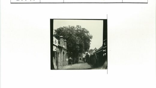 砖瓦建筑街景与人力车.jpg