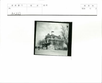 砖石建筑圆形塔楼与拱门.jpg