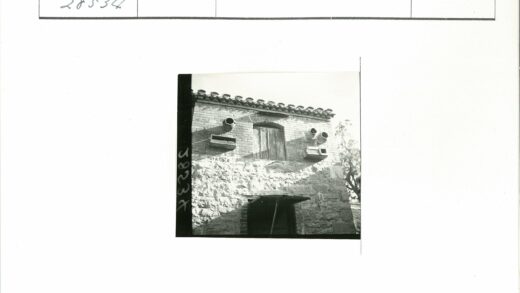 砖石建筑木窗瓦顶立面.jpg