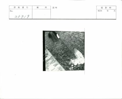 砖石拱廊阳光透射.jpg