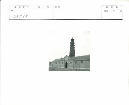 砖砌多层宝塔与大拱门建筑.jpg