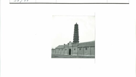 砖砌多层宝塔与大拱门建筑.jpg