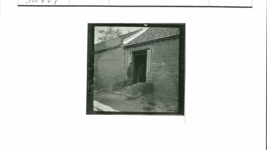 砖砌建筑入口与标志.jpg