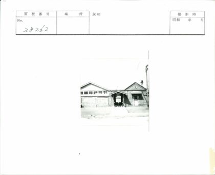 砖砌建筑斜顶带烟囱通道.jpg