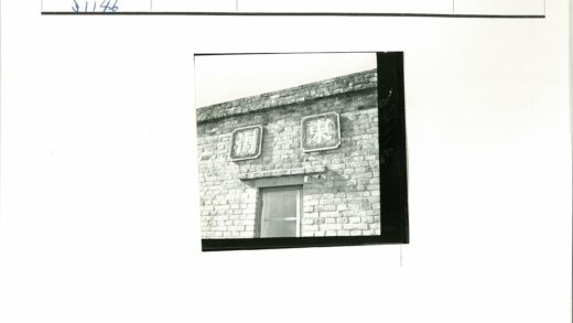 砖砌建筑汉字标志与窗户.jpg