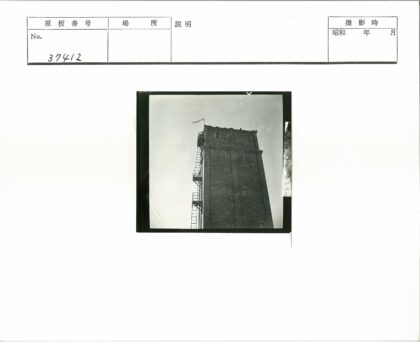 砖砌建筑金属楼梯风袜晴空.jpg