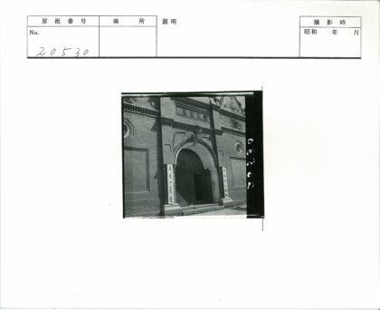 砖砌拱门建筑立面装饰细节.jpg