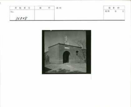 砖砌拱门教堂冬日景.jpg