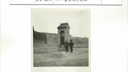 砖砌纪念碑与破损顶部.jpg