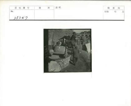 砖窑劳作父子与骡.jpg