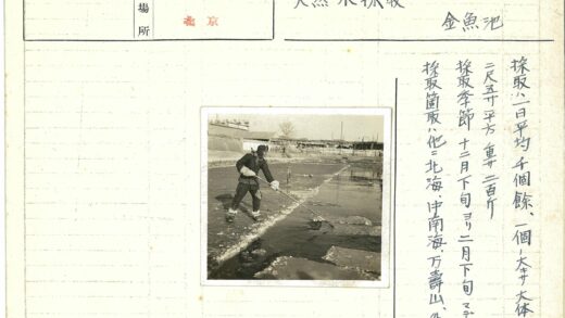 破冰工人冬季河面作业.jpg