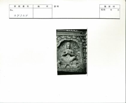 祈祷姿态石像雕刻艺术.jpg