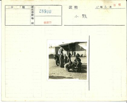 祖孙乐聚古建筑前.jpg