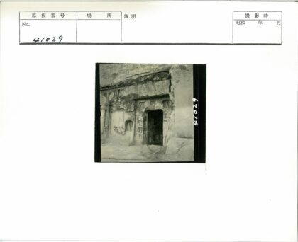神秘古石建筑入口雕刻.jpg