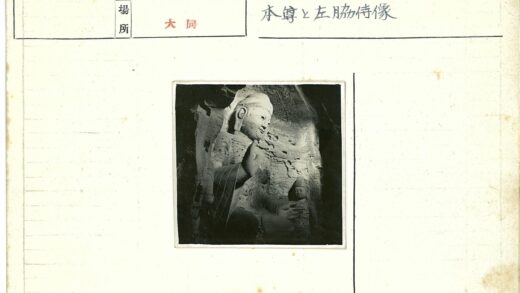 神秘洞穴巨型雕像.jpg