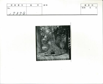 神话生物石雕森林景观.jpg