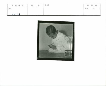 科学家实验室兔子实验试管.jpg