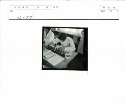 科学家实验室工作场景.jpg