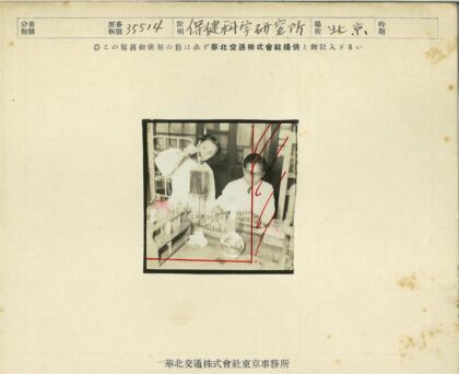 科学家实验室工作场景.jpg
