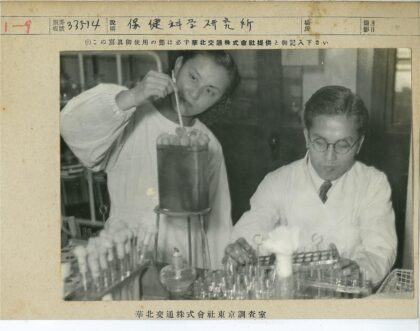 科学家实验室工作场景.jpg