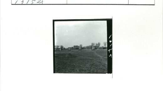 空地汉字标志背景树木建筑.jpg