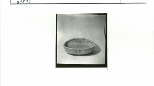 空编织篮黑白静物照.jpg