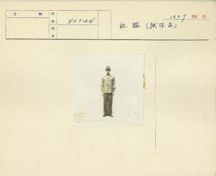 穿制服戴帽子的人物户外照.jpg