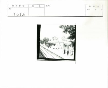 站台与铁轨风景.jpg