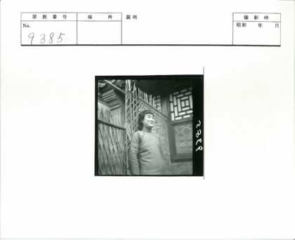 竹篱窗前传统建筑.jpg