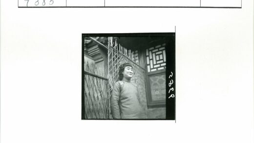 竹篱窗前传统建筑.jpg