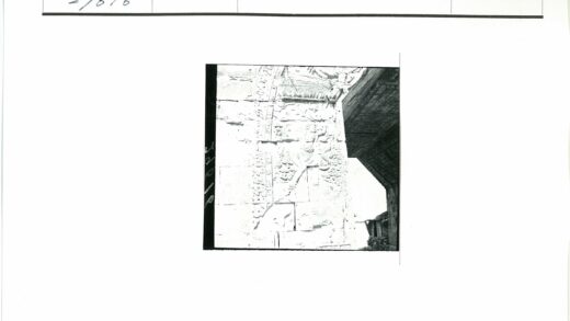 精细雕刻石墙与建筑细节.jpg