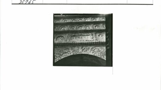 精美佛像雕刻建筑细节特写.jpg