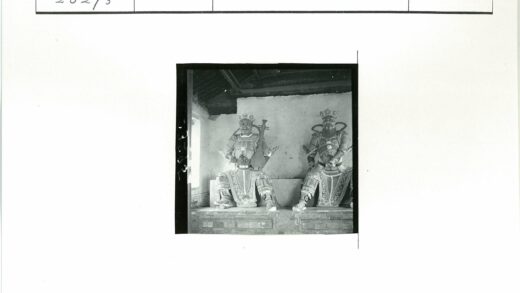 精美头饰雕像坐台装饰.jpg