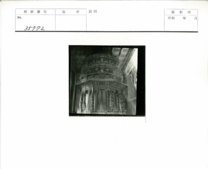 精美室内三层木雕建筑.jpg