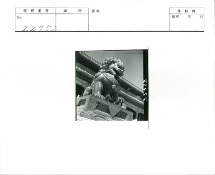 精美建筑与狮子雕像.jpg