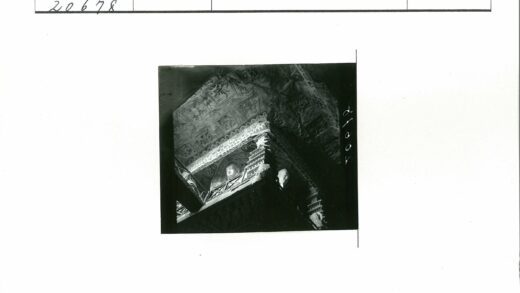 精美建筑内复杂人物石雕细节.jpg