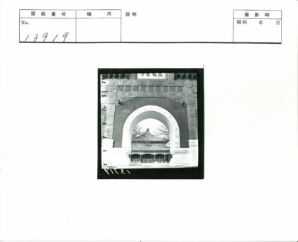 精美拱门雕刻亭子瓦顶建筑.jpg