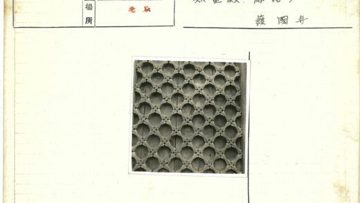 精美木制格子窗特写.jpg
