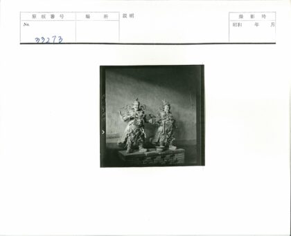 精美盔甲雕像砖基座背景.jpg