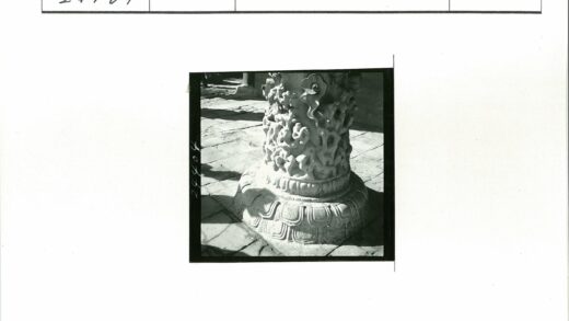 精美石柱基座雕刻细节特写.jpg