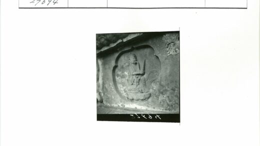 精美石雕坐像半圆形浮雕.jpg